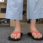 how to walk in flip flops