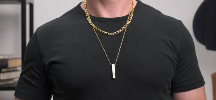 How to Wear a Chain with a Polo Shirt